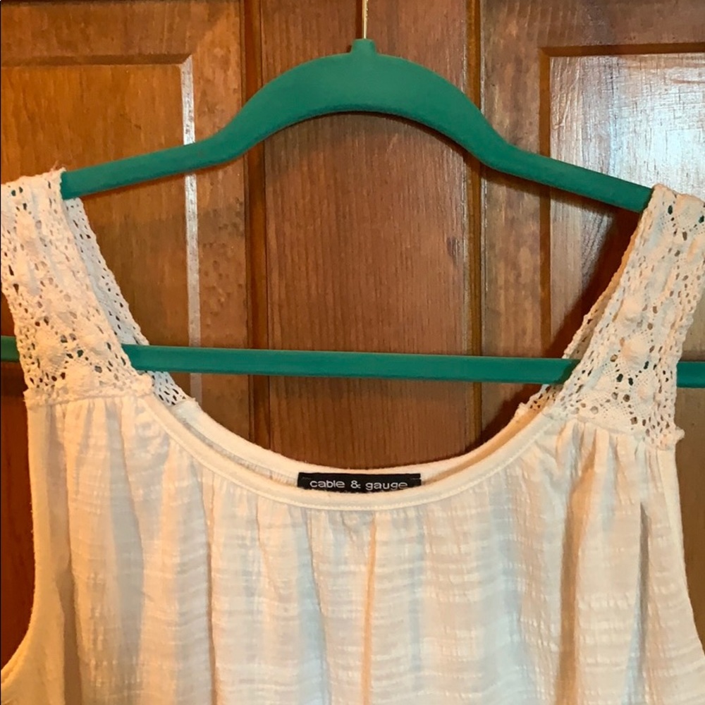 White sleeveless top - Picture 4 of 5